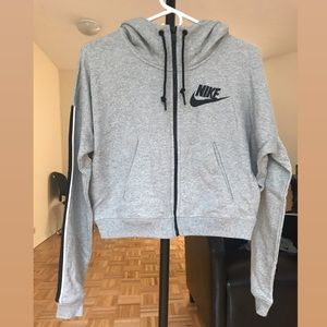 Nike NWOT crop hoodie